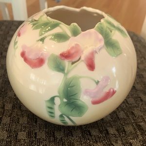 Franz Porecelain sweet pea rose bowl. Excellent. No issues. Approx 5.5” wide.